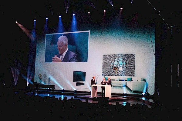 Volksbank Jubiläum im Festspielhaus Baden-Baden - Festakt mit Moderator Markus Brock