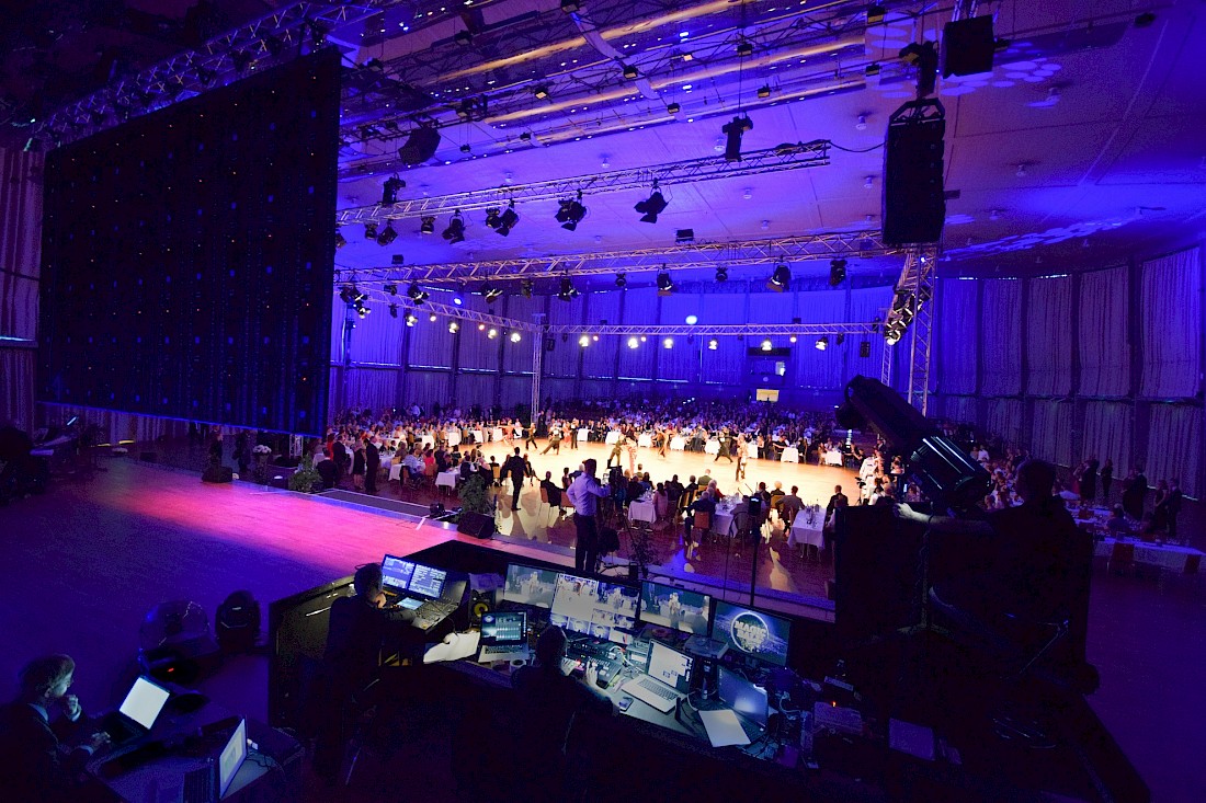 Veranstaltungstechnikdienstleister PINK Event Service unterstütze den Magic Ball in der Schwarzwaldhalle in Karlsruhe als Partner mit voller Technikausstattung.