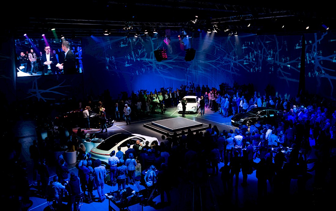 Porsche Inszenierung in der Messe Karlsruhe mit PINK Event Service - Eventagentur und Veranstaltungstechnik