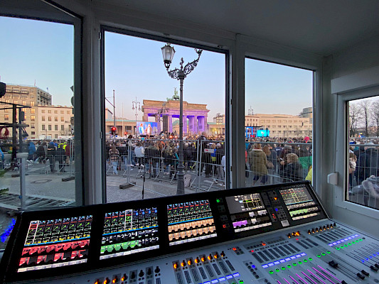 Soundcraft Vi7000 am FOH beim Sound of peace Festival in Berlin
